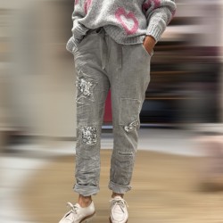 Pantalon gris, étoile...