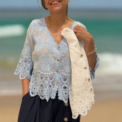 Chemise courte, dentelles